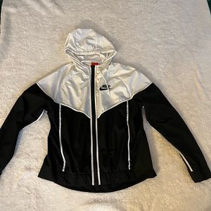 Nike womens windbreaker size medium